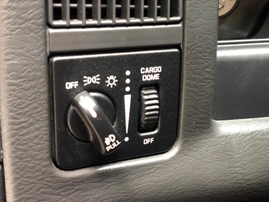 Детали интерьера Dodge Ram SRT-10 2004 года  (фото 87 из 168)
